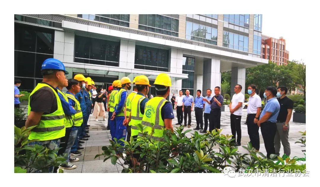 【工会专栏】武汉市总工会慰问清洁行业高空外墙清洗职工