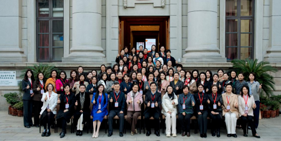 【协会动态】武汉市工商业联合会所属商会妇女联合会正式成立，我会秘书长徐光荣当选为副主席