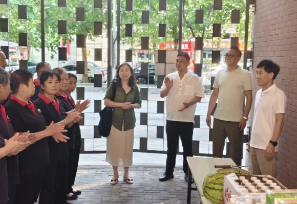 【工会专栏】武汉市清洁行业工会联合会开展夏日送清凉慰问活动